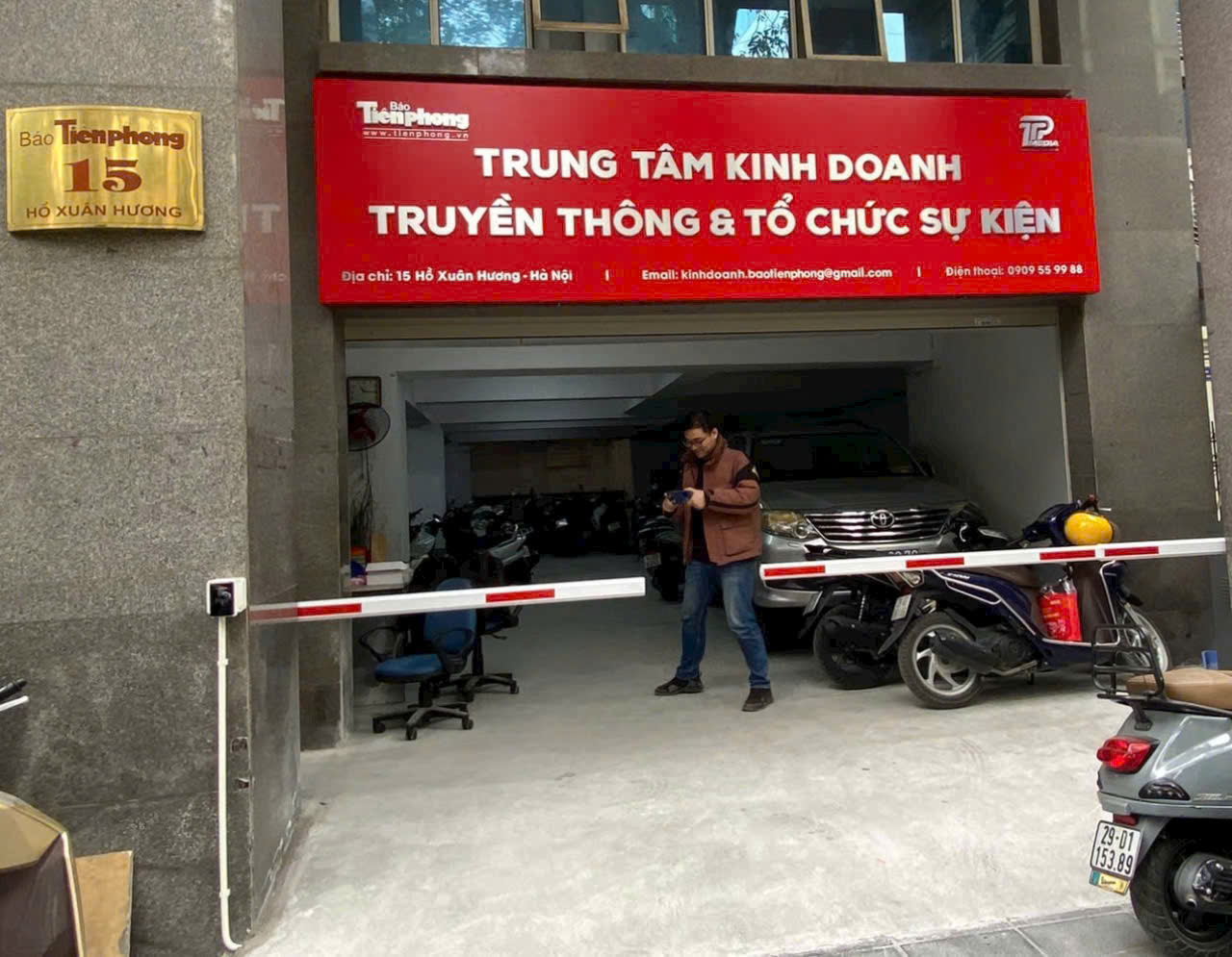 Cổng ra vào Trung tâm Kinh doanh Truyền thông và Tổ chức sự kiện Báo Tiền Phong tại 15 Hồ Xuân Hương